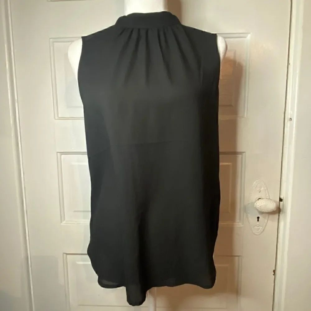 NWTs NYDJ Sleeveless Top with Eyelet Back Sheer Shoulder Panels Petite XS